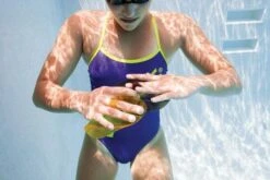 FINIS ISO Hand Paddle -Swim Gear Central 1.05.033 small usage 2