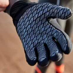 ZONE3 Neoprene Swim Gloves -Swim Gear Central neoprene gloves 6 1000x 2x aafdd1c2 c7d1 4ca8 85f1 23139d6e0e03